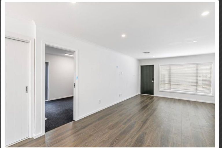 Photo of property in 8 Waihanga Way, Bucklands Beach, Auckland, 2014