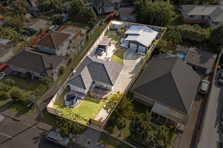 Photo of property in 7 Cornwall Street, Te Atatu South, Auckland, 0610