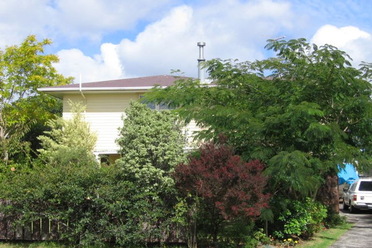 Photo of property in 4 Crocombe Crescent, Beach Haven, Auckland, 0626