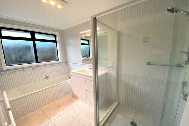 Photo of property in 24 Caltra Place, East Tamaki, Auckland, 2016