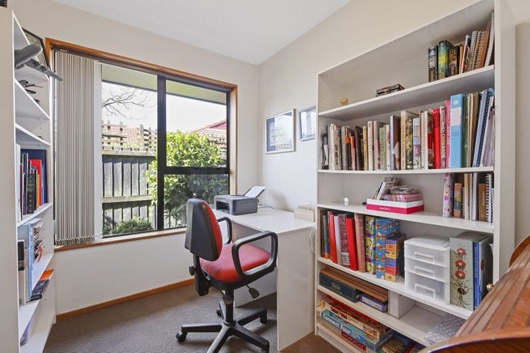 Photo of property in 6 Thornhill Place, Sockburn, Christchurch, 8042