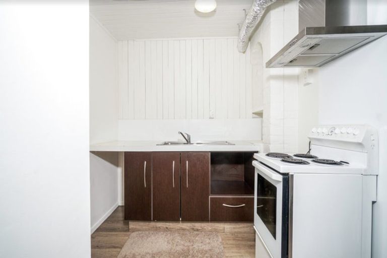 Photo of property in 100 Gladstone Road, Dalmore, Dunedin, 9010