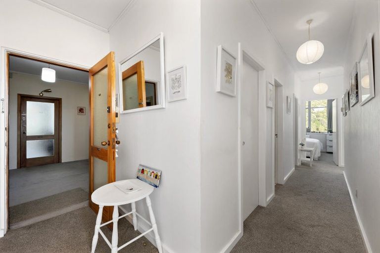 Photo of property in Rona House, 33 Rimu Street, Eastbourne, Lower Hutt, 5013