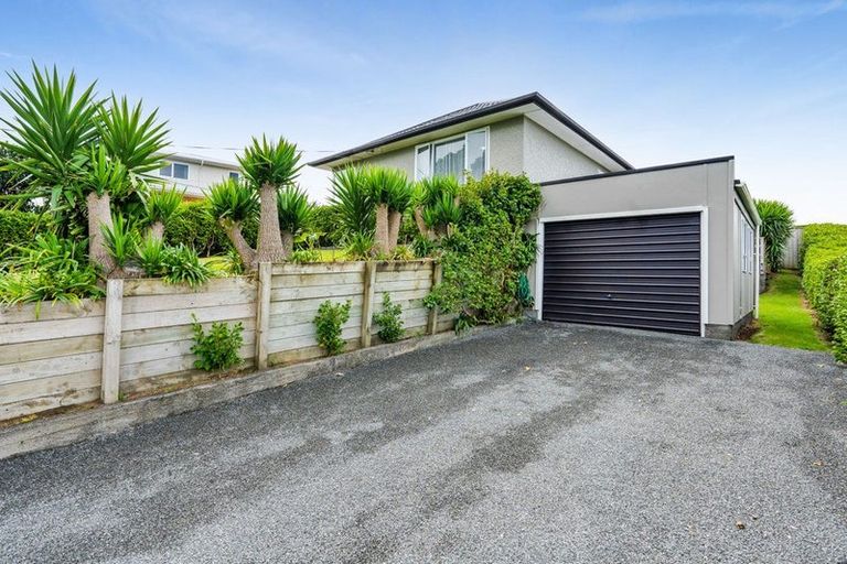 Photo of property in 17 Rainsford Street, Moturoa, New Plymouth, 4310
