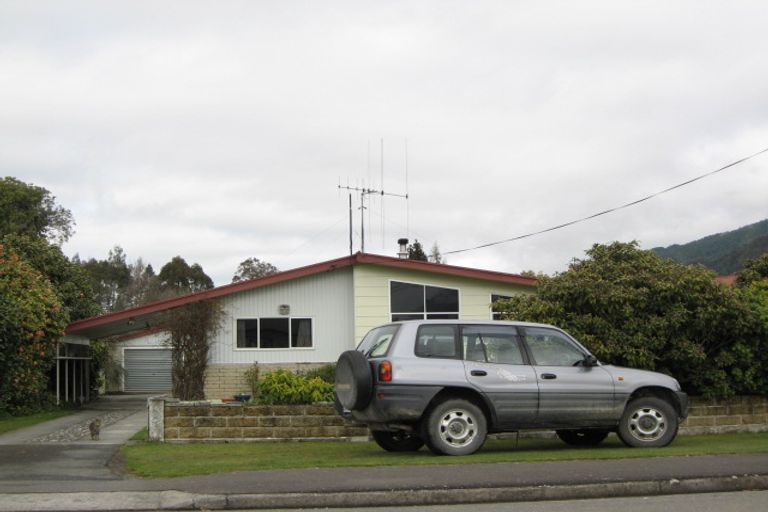 Photo of property in 6 Hampden Street, Murchison, 7007