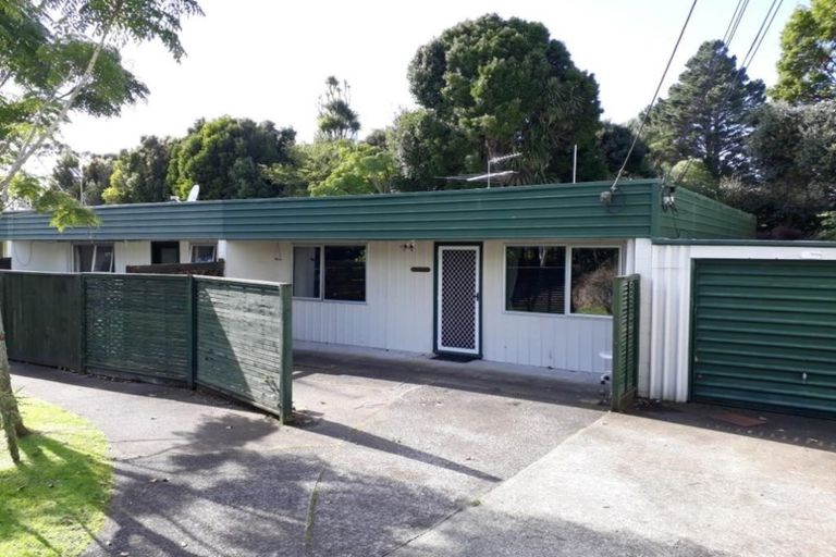 Photo of property in 1/17 Cresta Avenue, Beach Haven, Auckland, 0626