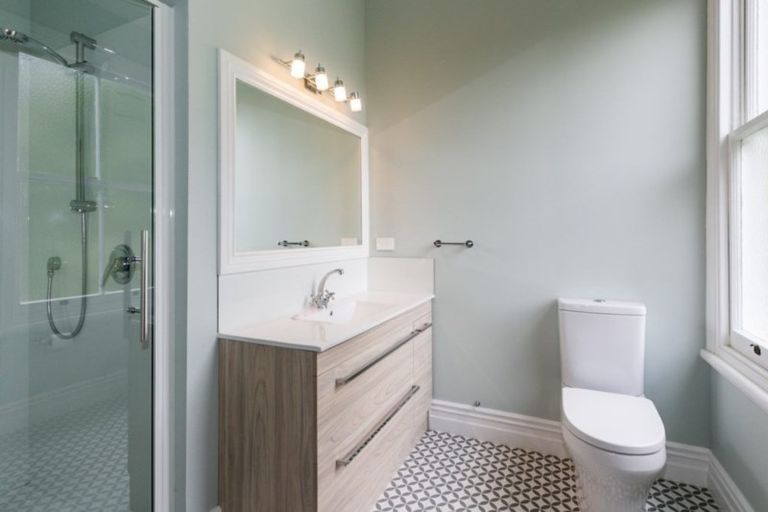 Photo of property in 5 Kowhai Road, Bluff Hill, Napier, 4110