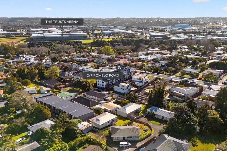 Photo of property in 2/7 Pomelo Road, Te Atatu South, Auckland, 0610