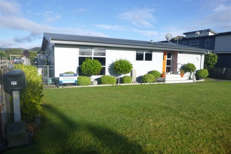 Photo of property in 211 Given Avenue, Whangamata, 3620