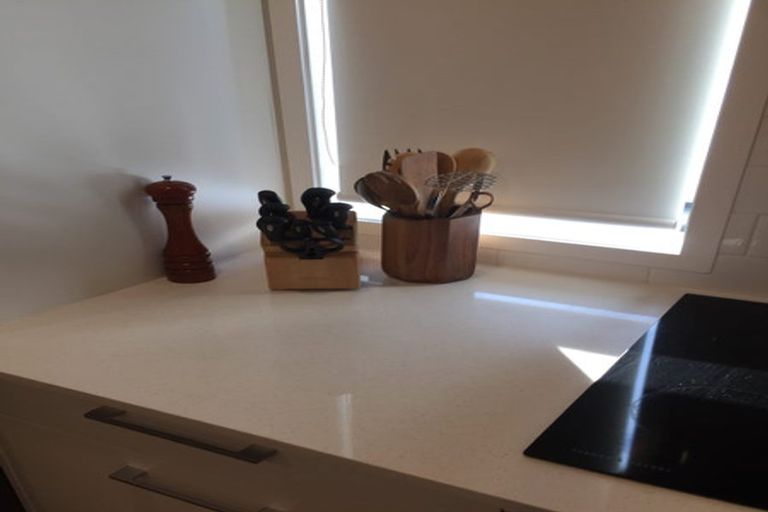 Photo of property in 1/60 Hepburn Road, Glendene, Auckland, 0602