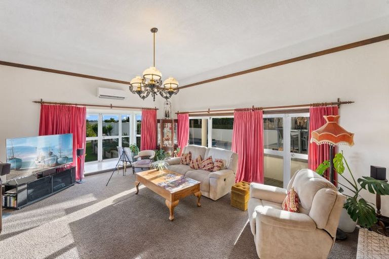 Photo of property in 43 St Annes Crescent, Wattle Downs, Auckland, 2103