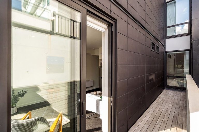Photo of property in Alpha Apartments, 204/4 Elizabeth Street, Mount Victoria, Wellington, 6011