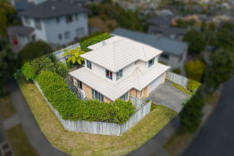 Photo of property in 92 Amesbury Drive, Churton Park, Wellington, 6037