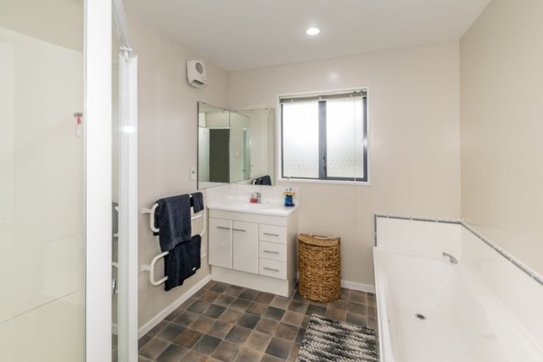 Photo of property in 2 Paget Drive, Woodend, 7610