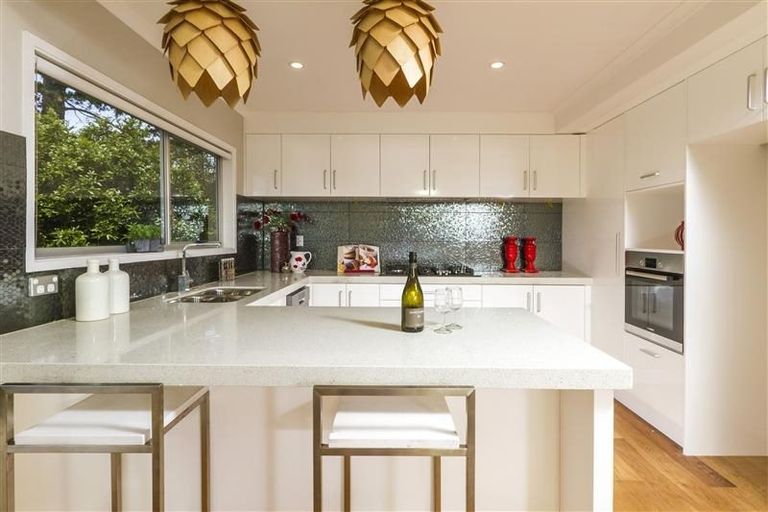 Photo of property in 271 East Coast Road, Mairangi Bay, Auckland, 0630