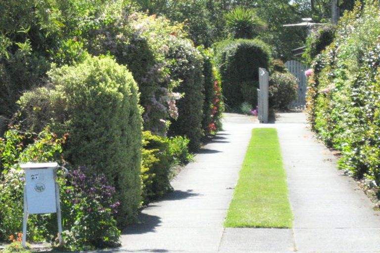 Photo of property in 27a Gleneagles Terrace, Ilam, Christchurch, 8053