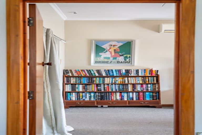 Photo of property in 15 Randwick Crescent, Moera, Lower Hutt, 5010