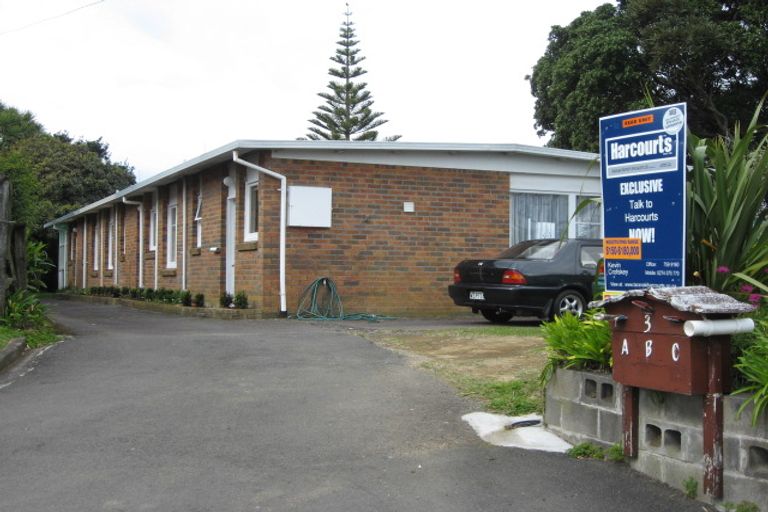 Photo of property in 3 Duke Place, New Plymouth, 4310