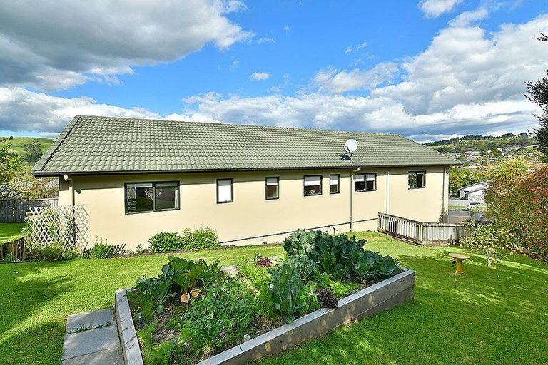Photo of property in 16 Te Kauri Place, Helensville, 0800