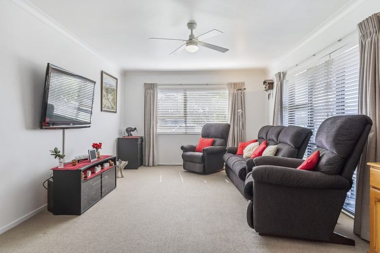 Photo of property in 1/52 Florence Avenue, Orewa, 0931