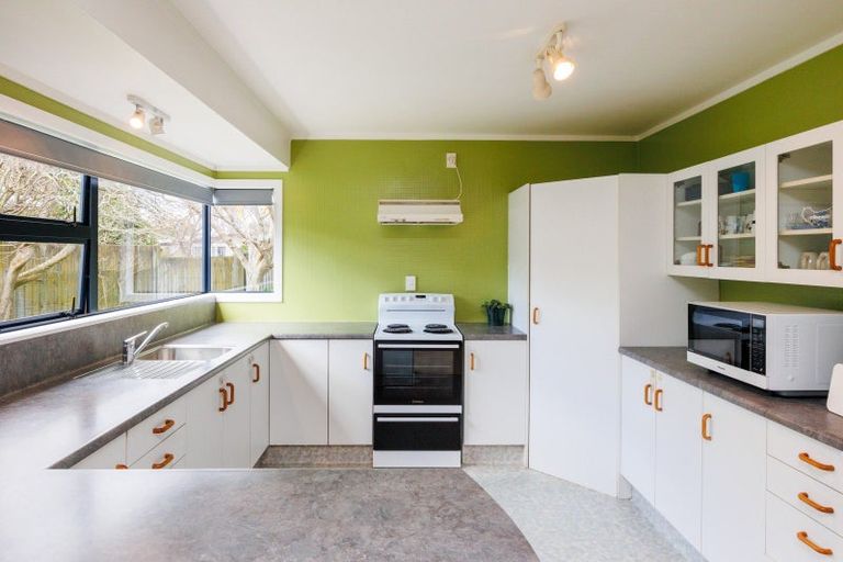 Photo of property in 16 Delta Place, Milson, Palmerston North, 4414