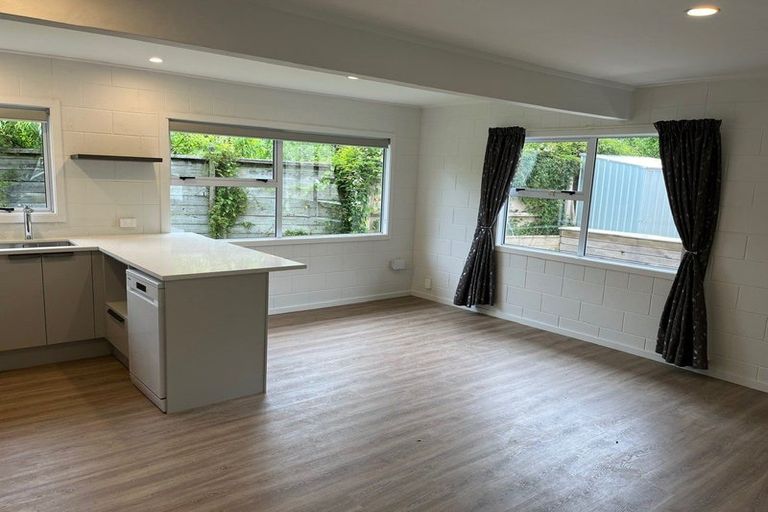 Photo of property in 1/2 Flavia Close, Torbay, Auckland, 0630