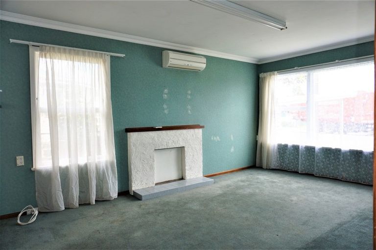 Photo of property in 32 Queenwood Road, Levin, 5510