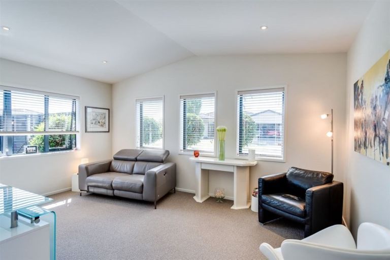 Photo of property in 11 Portland Place, Poraiti, Napier, 4112