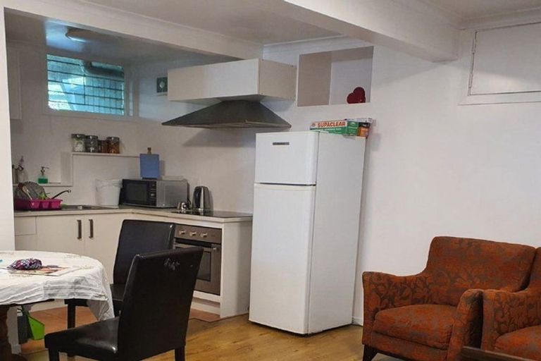 Photo of property in 41 Hatherlow Street, Glenfield, Auckland, 0629