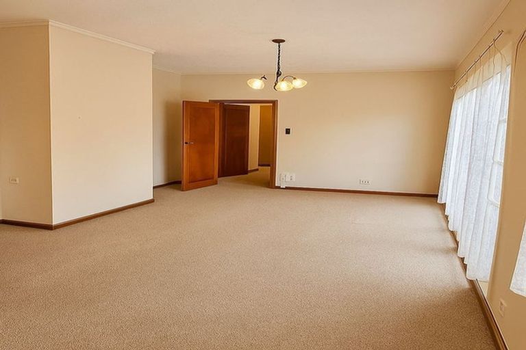 Photo of property in 2/3170 Great North Road, New Lynn, Auckland, 0600