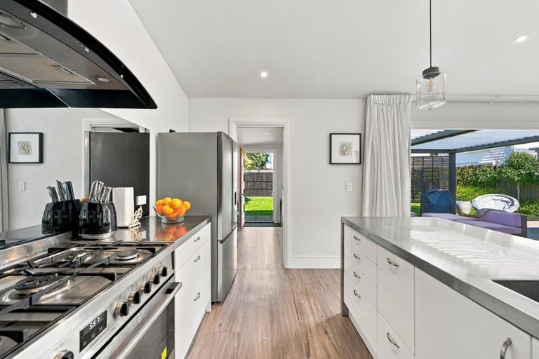 Photo of property in 94 Holly Road, St Albans, Christchurch, 8014