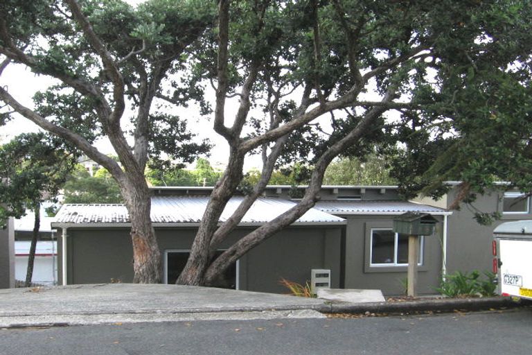 Photo of property in 8 Parr Terrace, Castor Bay, Auckland, 0620