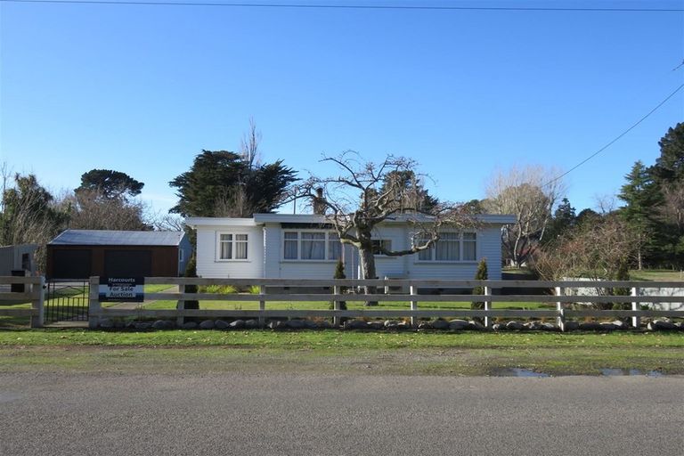 Photo of property in 16 Golf Links Road, Rangiora, 7473