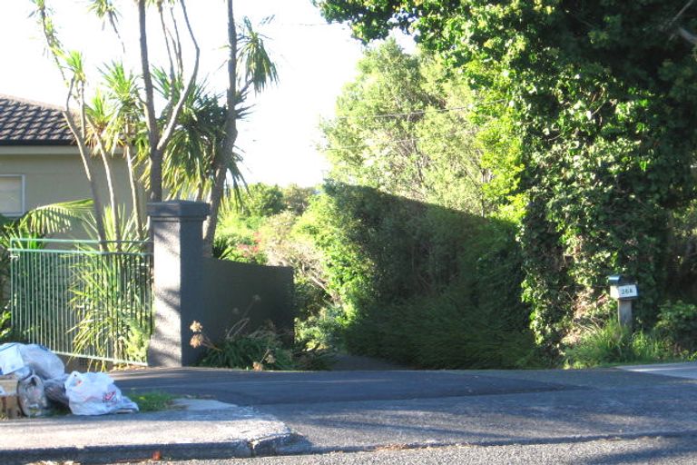 Photo of property in 1/26 Montgomery Avenue, Rothesay Bay, Auckland, 0630