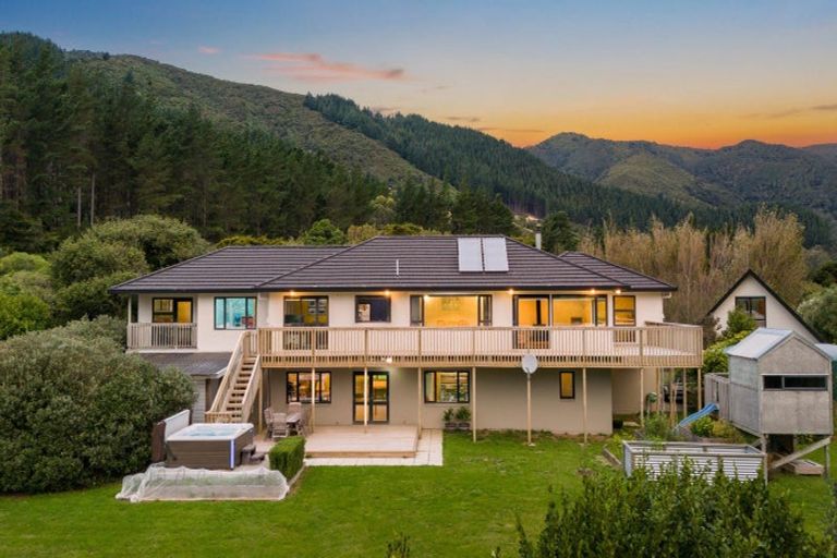 Photo of property in 1276 Coast Road, Wainuiomata Coast, Lower Hutt, 5373