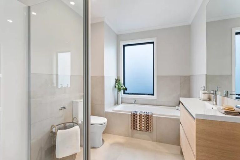 Photo of property in 1/2 Ko Nui Place, Hobsonville, 0616