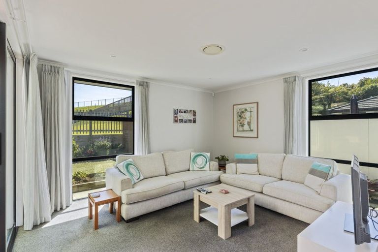 Photo of property in 10 Mackillop Way, Brooklands, New Plymouth, 4310