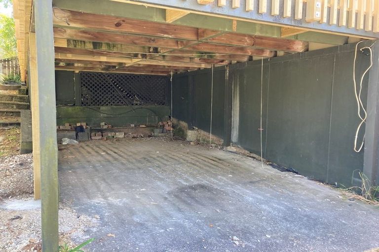 Photo of property in 1 Kayle Glen, West Harbour, Auckland, 0618