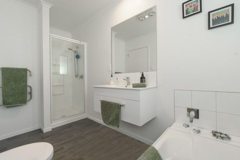 Photo of property in 10 Settler Avenue, Omokoroa, 3114