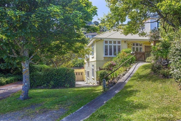 Photo of property in 103 Melbourne Road, Island Bay, Wellington, 6023