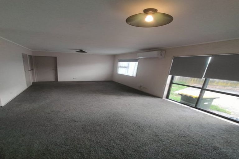Photo of property in 33 Mackenzie Street, Te Atatu South, Auckland, 0610