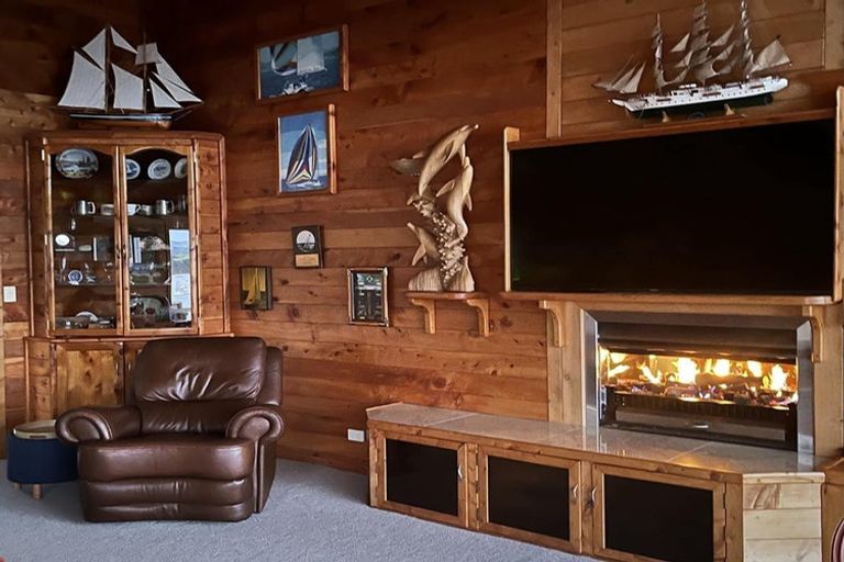 Photo of property in 18 Sir George Back Street, Opua, 0200