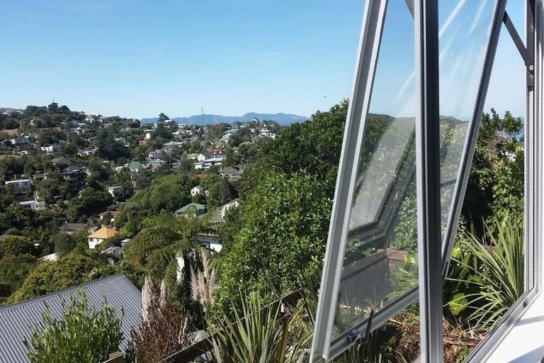 Photo of property in 21a Cotswold Crescent, Newlands, Wellington, 6037