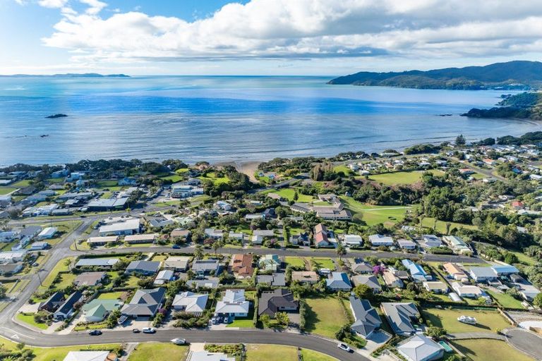 Photo of property in 11 Christine Drive, Coopers Beach, 0420