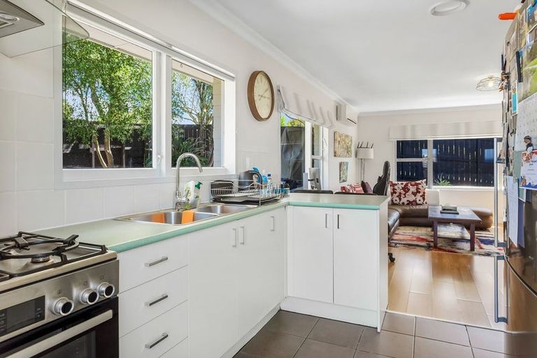 Photo of property in 1/1 Broadview Place, Howick, Auckland, 2014