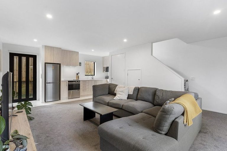 Photo of property in 52e Vodanovich Road, Te Atatu South, Auckland, 0610