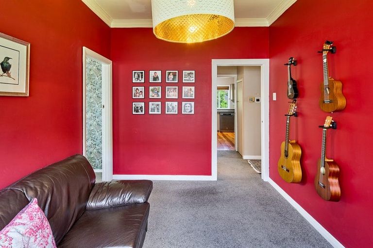 Photo of property in 35 Lincoln Avenue, Tawa, Wellington, 5028