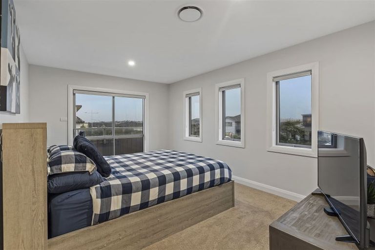 Photo of property in 33 Te Oneroa Way, Long Bay, Auckland, 0630