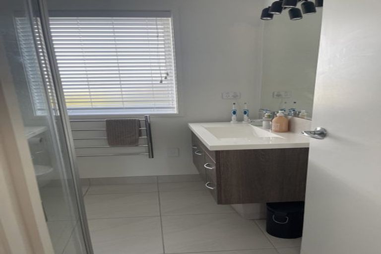 Photo of property in 16 Leebank Crescent, Riverhead, 0820