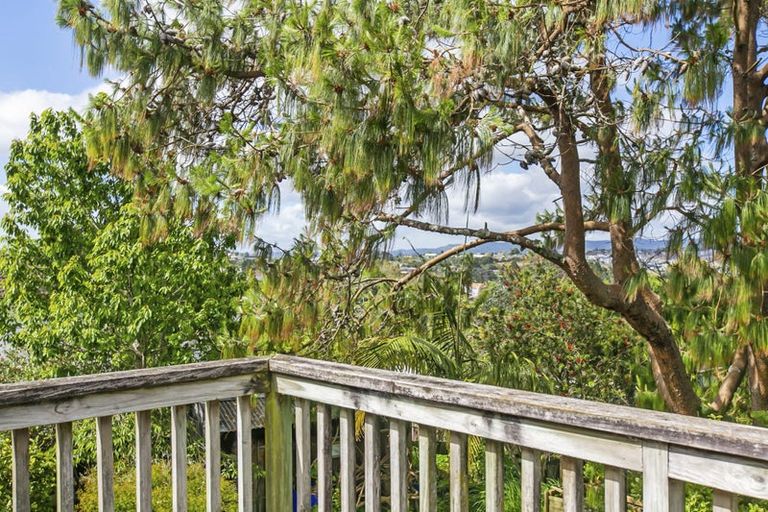 Photo of property in 9 Woodhouse Place, West Harbour, Auckland, 0618